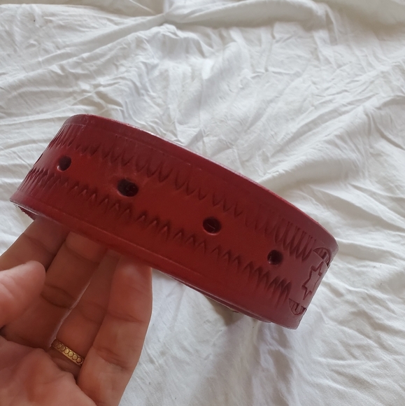 Red leather belt - Picture 4 of 9
